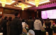 1、除尘：静电拖把扫砂石，门口放除尘垫。
